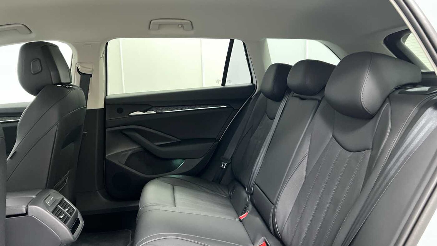 SKODA Superb Superb Estate SE L 2.0 TDI 150 PS DSG