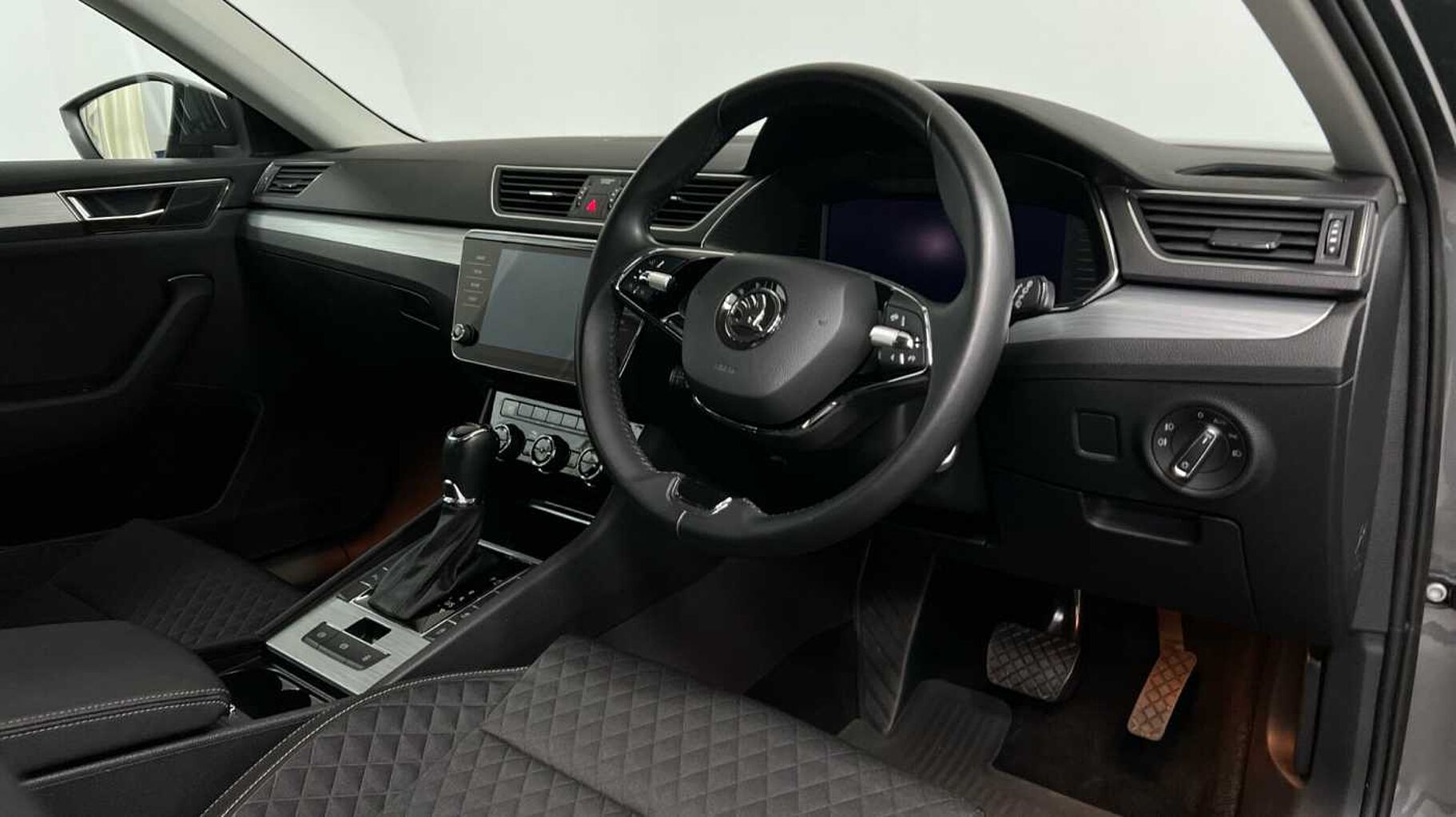 SKODA Superb 1.5 TSI (150ps) SE ACT DSG Hatchback