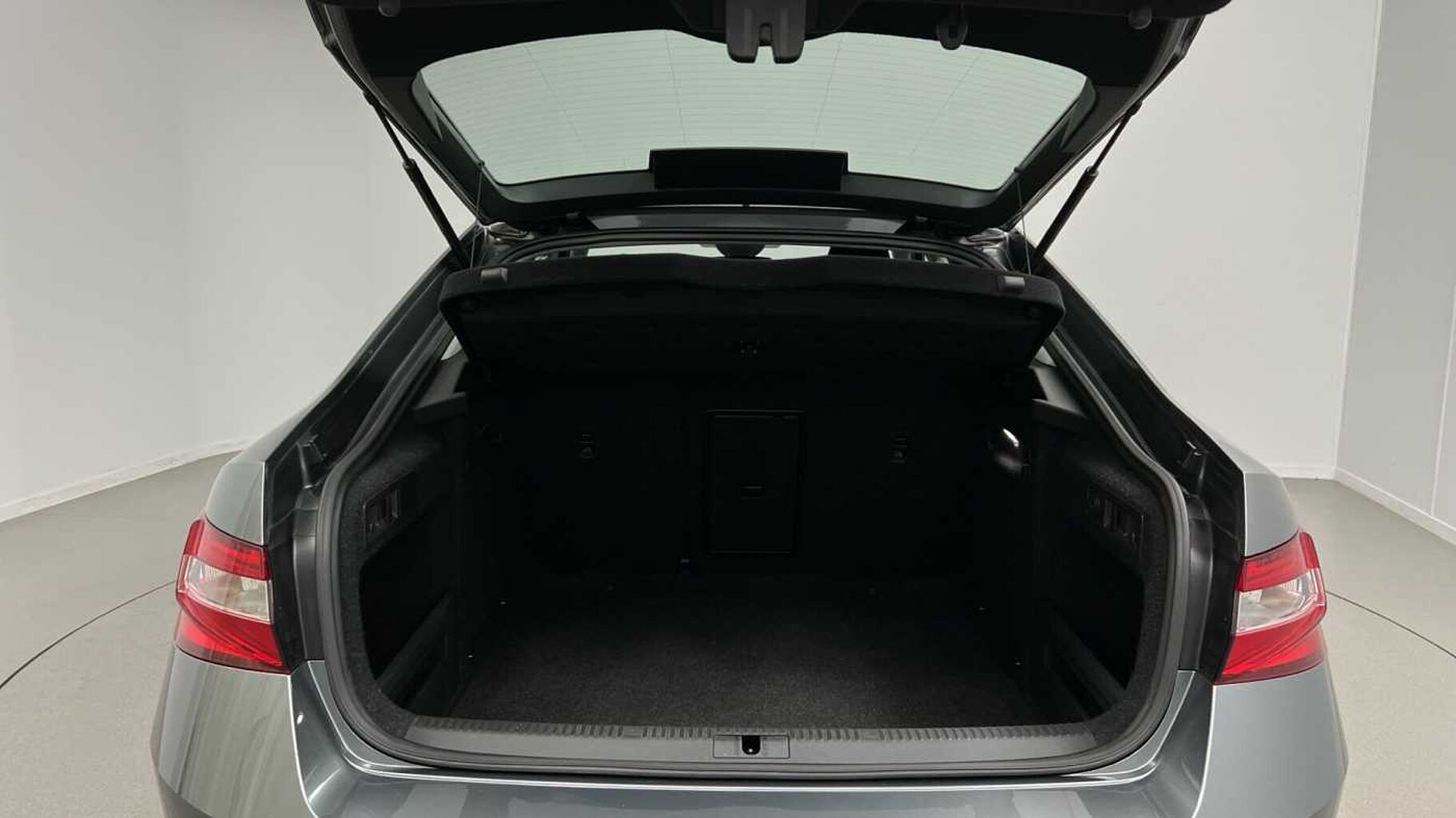 SKODA Superb 1.5 TSI (150ps) SE ACT DSG Hatchback